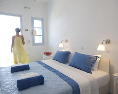Hotel Blu Rooms (Akrotiri, Greece)