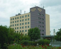 Khách sạn Hotel Perla (Olesnica, Ba Lan)