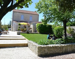 Toàn bộ căn nhà/căn hộ Exclusive Character House, 6 People, Near La Rochelle (Charron, Pháp)
