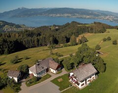 Hele huset/lejligheden Canopy Bed, View Of The Lake And Mountains, 150 Km View, Game Reserve (Weyregg am Attersee, Østrig)