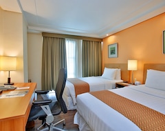 Hotel Crown Regency Makati (Makati, Filipini)