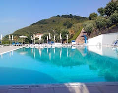 Hotel Capo Est (Gabicce Mare, Italija)
