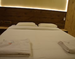 Hotel Christo's (Velankanni, India)