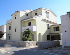 Hotel Apartments Donami P3507 (Pag, Croatia)