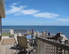 Entire House / Apartment Spectacular Oceanfront Beach House, Panoramic View, Private Beach (Murray Harbour, Canada)