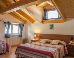 Entire House / Apartment Apartment sleeps 4 (Rivarolo Canavese, Italy)