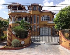 Khách sạn Cazwin Villa (Montego Bay, Jamaica)