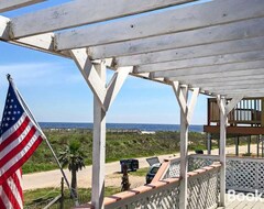 Cijela kuća/apartman Surfside Beach Home With Deck 300 Feet To The Gulf! (Surfside Beach, Sjedinjene Američke Države)