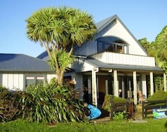 Hotel Raglan Backbackers & Water Front Lodge (Raglan, New Zealand)