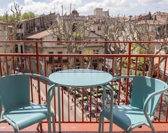 Hotel Voltaire (Arles, France)