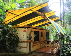 Khách sạn Taman Safari Lodge (Puncak, Indonesia)