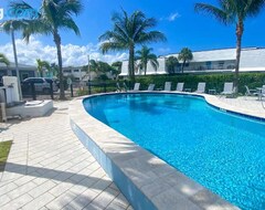 Hele huset/lejligheden Tropical Oasis By The Beach And Shops, With Pool (Riviera Beach, USA)