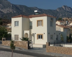 Tüm Ev/Apart Daire Luxury Villa With Fantastic Sea And Mountain Views. Large Private Pool And Wifi (Çatalköy, Kıbrıs)