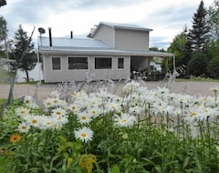 Casa rural Hebergement Cerfs-Tifie fermette (Saint-Félix-d'Otis, Canada)
