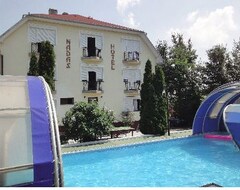 Khách sạn Nadas Hotel (Balatonlelle, Hungary)