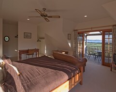 Bed & Breakfast Mount St Paul Estate (Great Barrier Island, New Zealand)