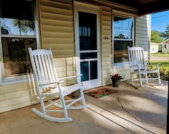 Entire House / Apartment The M Guest House In Red Cloud - Cute & Charming (Red Cloud, USA)