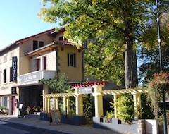Otel Les Platanes-Le Relais Saint-Jacques (Montfaucon-en-Velay, Fransa)