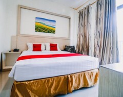 Hotel RedDoorz Plus near Sultan Hasanuddin Airport (Makassar, Indonesien)