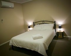 Hotel Cave Place Units (Coober Pedy, Australia)