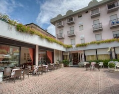Apart Otel Villa Zavatta "B&B - Rooms & Apartments" (Bellaria-Igea Marina, İtalya)