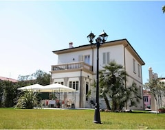 Khách sạn Torre Dell'Arte (Viareggio, Ý)