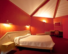 Motel Logis Hotels - Hotel Restaurant l Enclos (Donneville, Francuska)