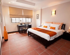 Khách sạn Riverside Suites (Phnom Penh, Campuchia)
