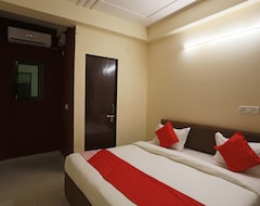 Khách sạn OYO Hotel 2 Yaars Near Ghitorni Metro Station (Delhi, Ấn Độ)