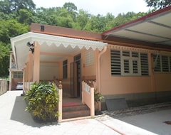 Hotel Manou (Rivière-Pilote, French Antilles)