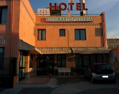 Khách sạn Rosa Hotel (Capoterra, Ý)
