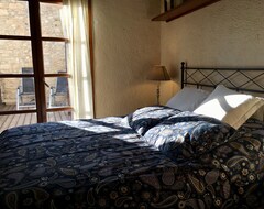 Casa rural La Olivera Hotel Rural con piscina jacuzzi sauna y suites con banera hidro (Albiñana, Spanien)