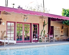 Otel Desert Paradise Resort - Gay Resort (Palm Springs, ABD)
