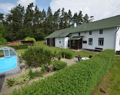 Toàn bộ căn nhà/căn hộ House With Solar Heated Pool And Landscaped Garden. Covered Veranda With Bbq (Liberec, Cộng hòa Séc)