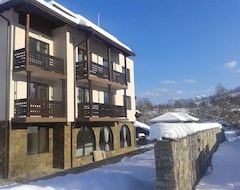Khách sạn Balkana (Karlovo, Bun-ga-ri)