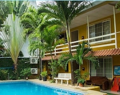 Khách sạn Lauras House (Playa Hermosa, Costa Rica)