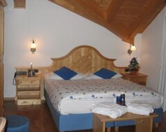 Khách sạn Chalet Laura Lodge Hotel (Madonna di Campiglio, Ý)