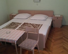 Bed & Breakfast Rooms Ruža (Banjol, Hrvatska)