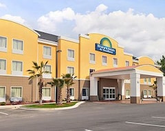 Hotel Days Inn & Suites by Wyndham Savannah North I-95 (Port Venvort, Sjedinjene Američke Države)