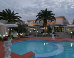Hotel Parco Degli Ulivi (Pineto, Italy)