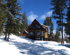 Entire House / Apartment Contemporary Country Home. Incredible Mountain Views. Peaceful Location. (Nelson, Canada)