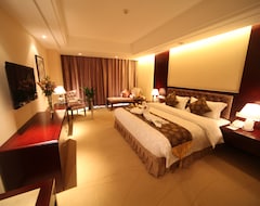 Yixing Dingshan International Hotel (Yixing, China)