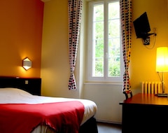 Pension Hotel 30 Meters From The Spa (Lamalou-les-bains, Fransa)