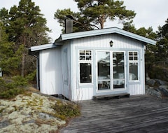 Otel Idöborgs Stuguthyrning (Nämdö, İsveç)