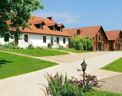 Khách sạn Dwor Kombornia - Folwark (Krosno, Ba Lan)