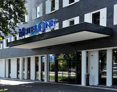 Hotel Motel One Hamburg Airport (Hamburg, Germany)