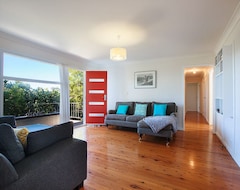 Hele huset/lejligheden Relaxed Coastal Retreat, Stay 4 Pay 3 For The Whole Month Of April (Mollymook, Australien)