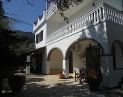 Hotel Gina Studios (Benitses, Greece)