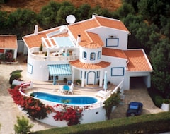 Toàn bộ căn nhà/căn hộ *NEW - Luxury Private Villa -Heated Pool - Sea Views (Santa Bárbara de Nexe, Bồ Đào Nha)