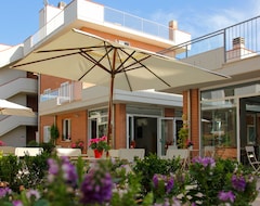 Otel I Cinque Pini (Follonica, İtalya)